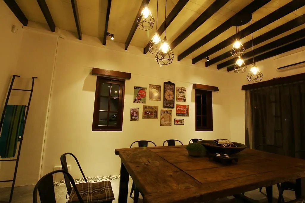 The Pines Cottage Malacca Holiday home